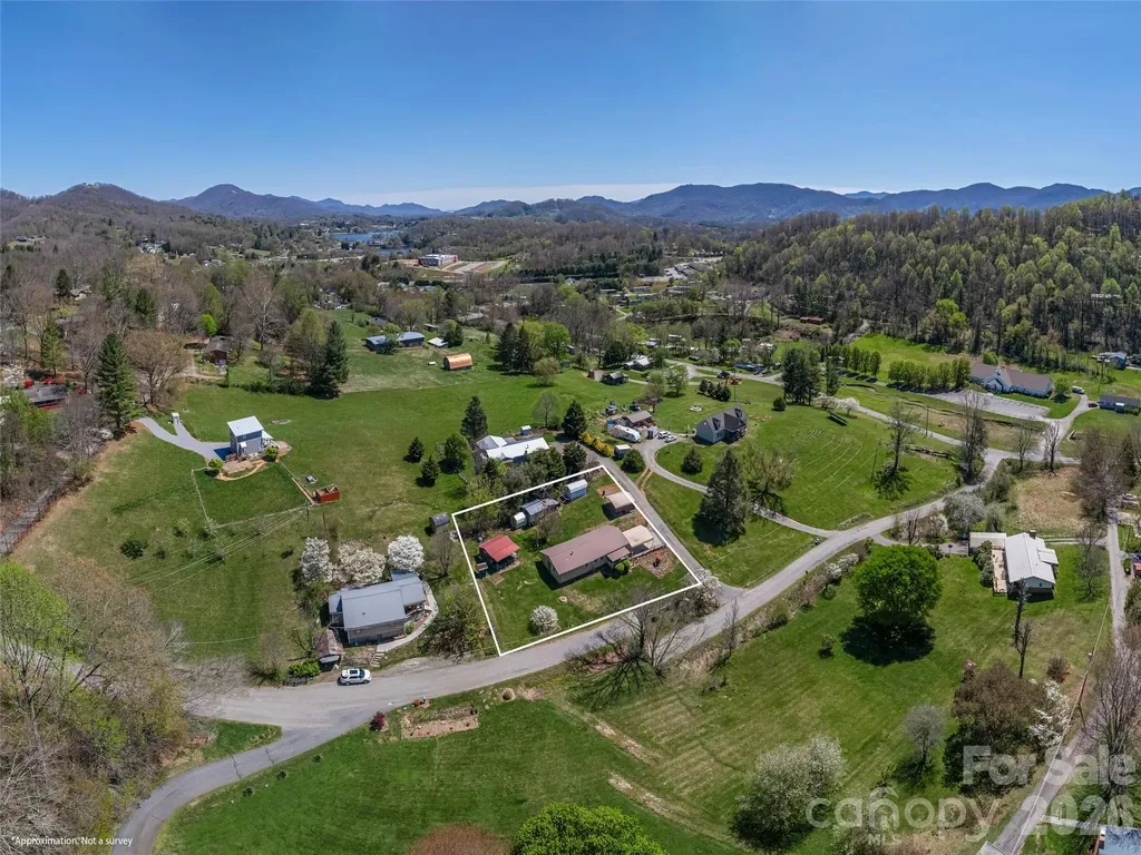 17 Mustang Lane Waynesville NC 28786