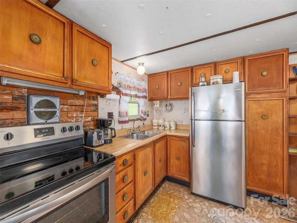 17 Mustang Lane Waynesville NC 28786