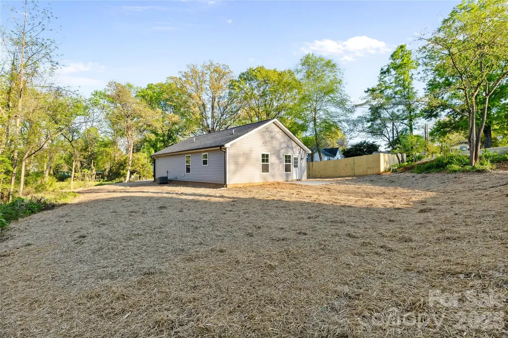 1021 E 10th Street Kannapolis NC 28083
