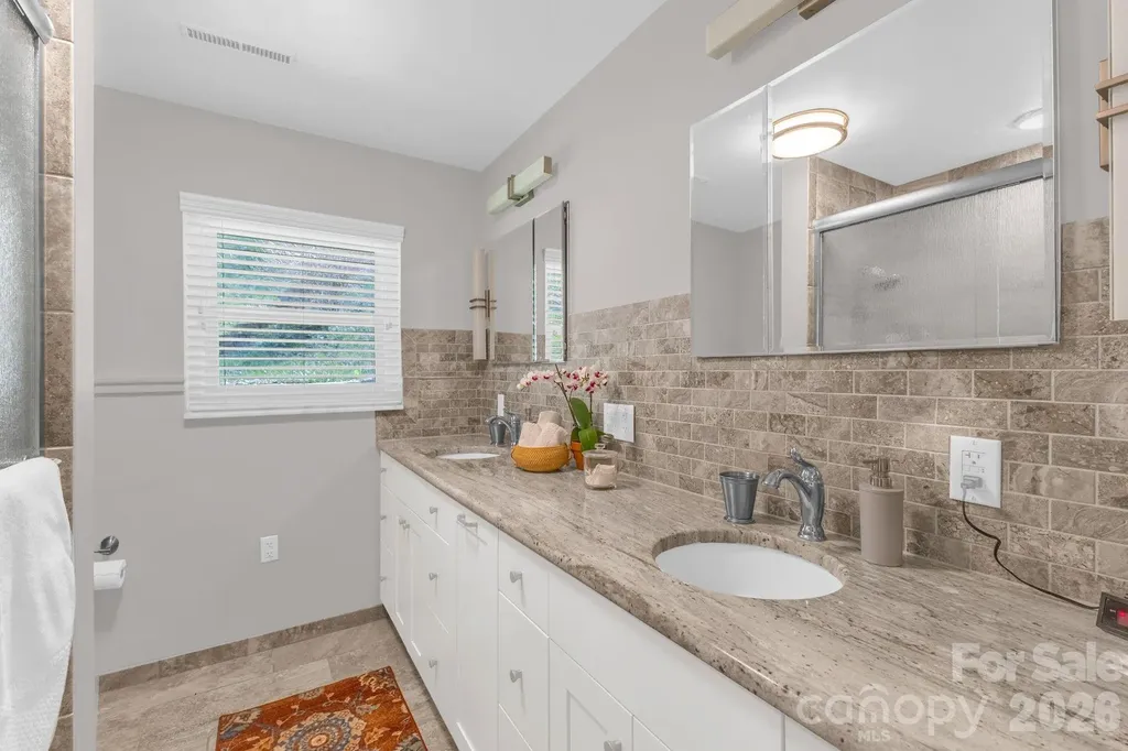 87 Rockwood Road Waynesville NC 28786