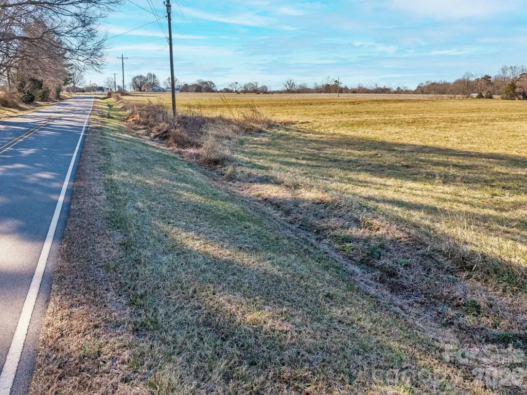 01 Dobbins Mill Road Yadkinville NC 27055