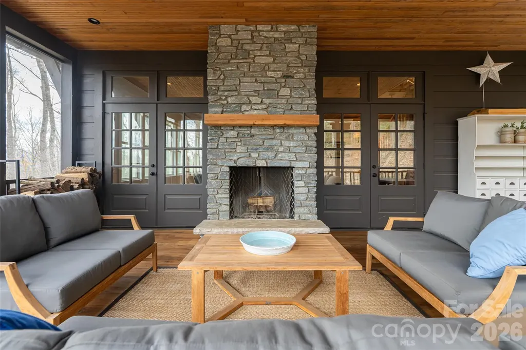 51 Summit Road Swannanoa NC 28778