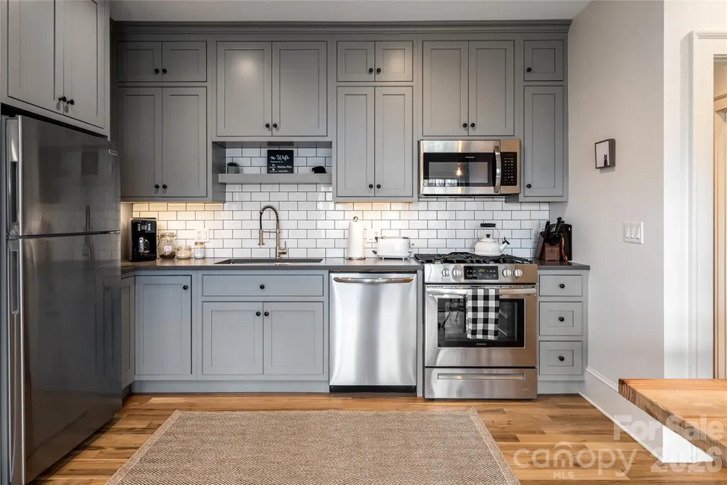 51 Summit Road Swannanoa NC 28778