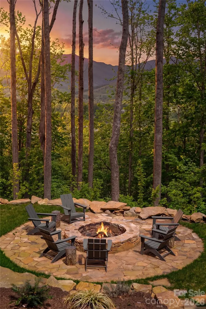 51 Summit Road Swannanoa NC 28778