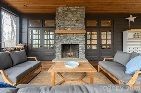 51 Summit Road Swannanoa NC 28778