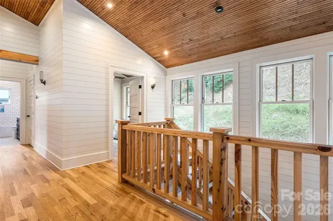 51 Summit Road Swannanoa NC 28778