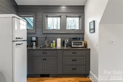 51 Summit Road Swannanoa NC 28778