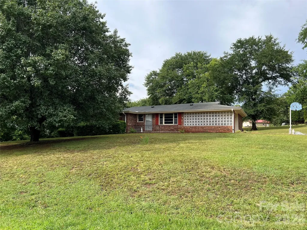 649 Pine Street Forest City NC 28043
