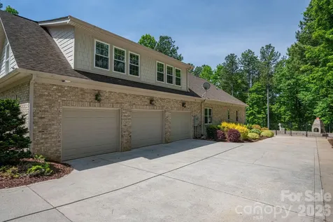 6627 Harbor Oaks Drive Denver NC 28037