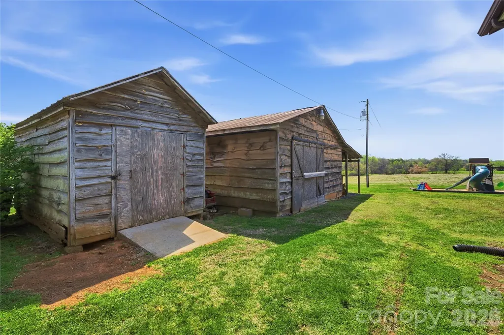 2452 Tower Road East Bend NC 27018