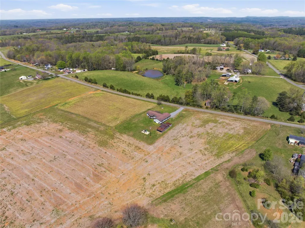 2452 Tower Road East Bend NC 27018