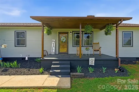 2452 Tower Road East Bend NC 27018