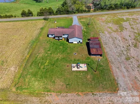 2452 Tower Road East Bend NC 27018
