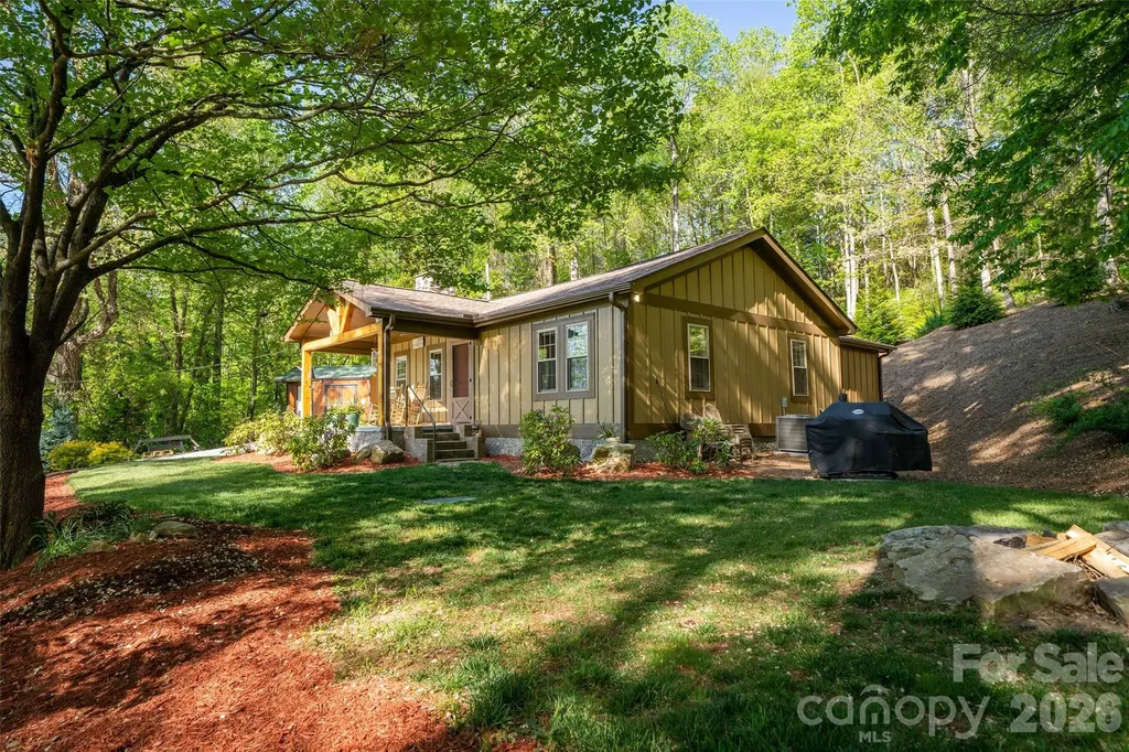 328 Old Greenville Road Zirconia NC 28790