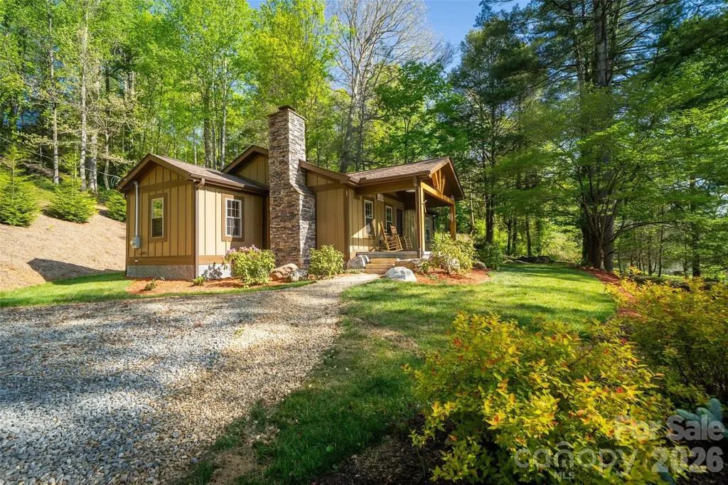 328 Old Greenville Road Zirconia NC 28790