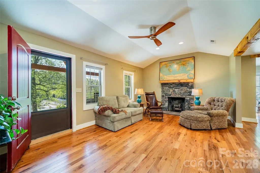 328 Old Greenville Road Zirconia NC 28790