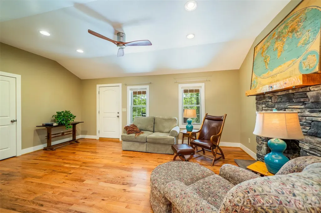 328 Old Greenville Road Zirconia NC 28790