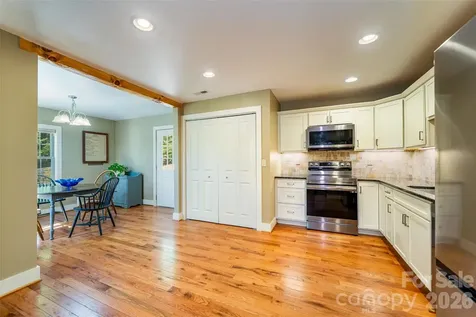 328 Old Greenville Road Zirconia NC 28790