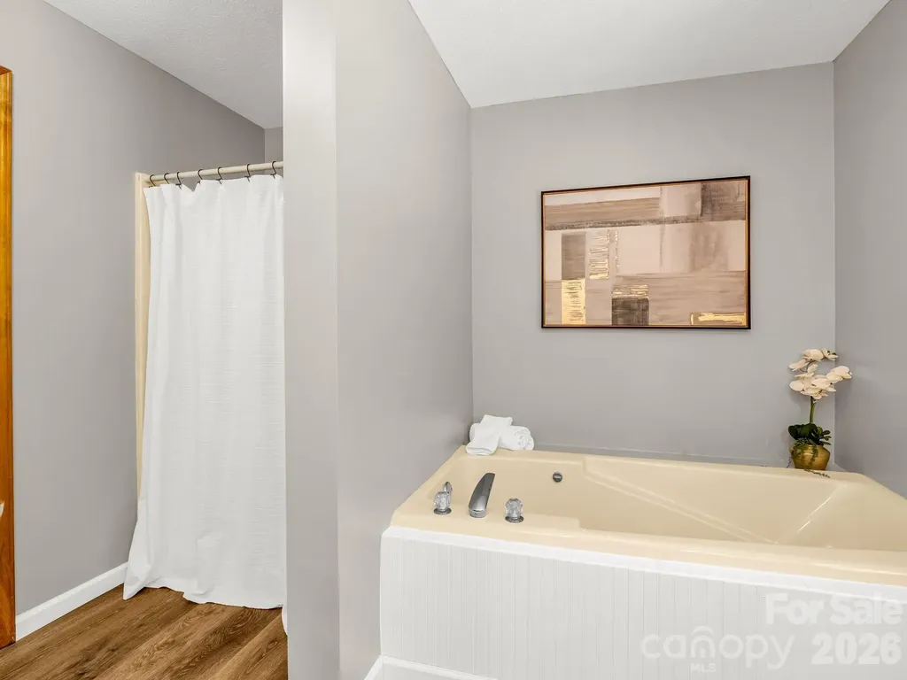 2304 Mountain Page Road Saluda NC 28773