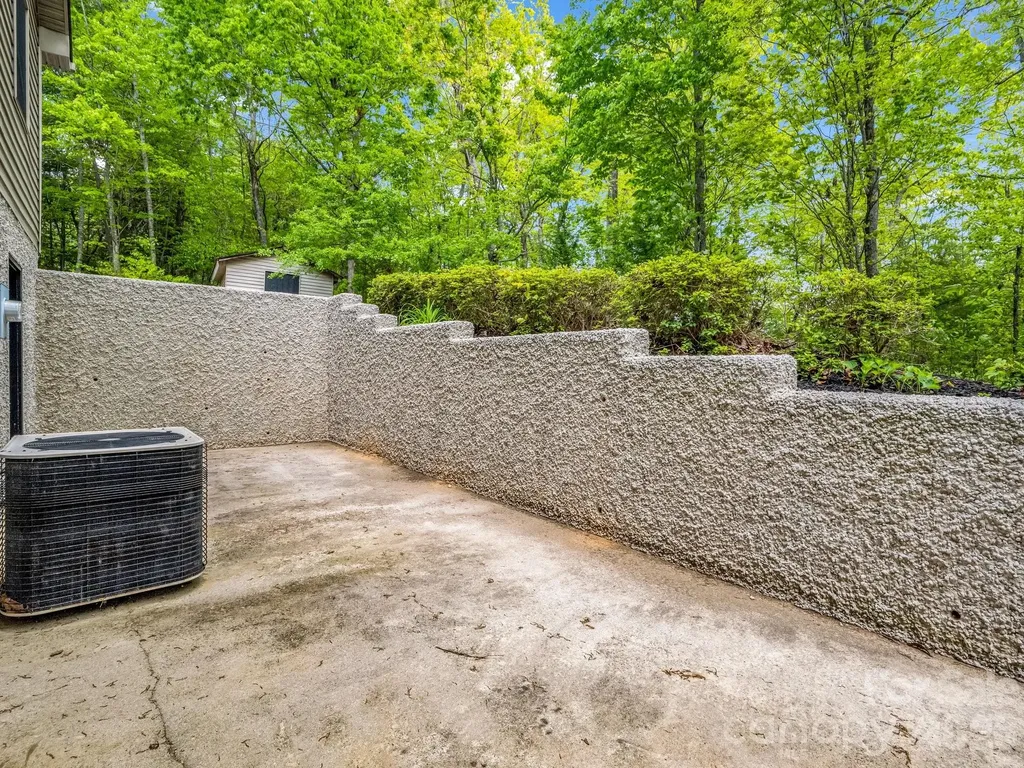 2304 Mountain Page Road Saluda NC 28773