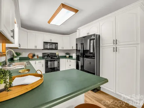 2304 Mountain Page Road Saluda NC 28773