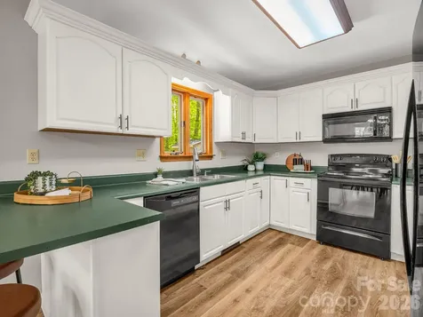 2304 Mountain Page Road Saluda NC 28773