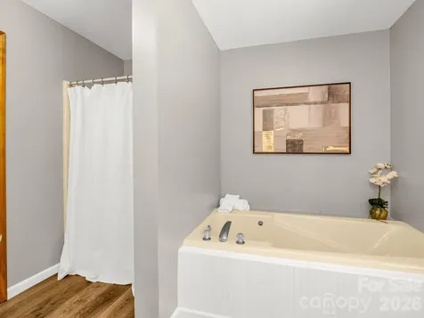 2304 Mountain Page Road Saluda NC 28773