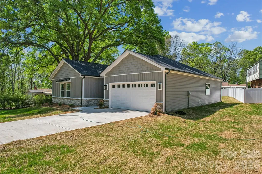 321 Henderson Circle Harrisburg NC 28075