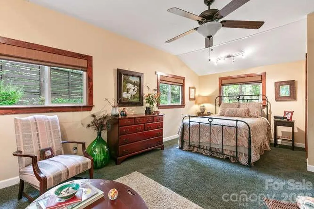 20 Deva Glen Road Asheville NC 28804