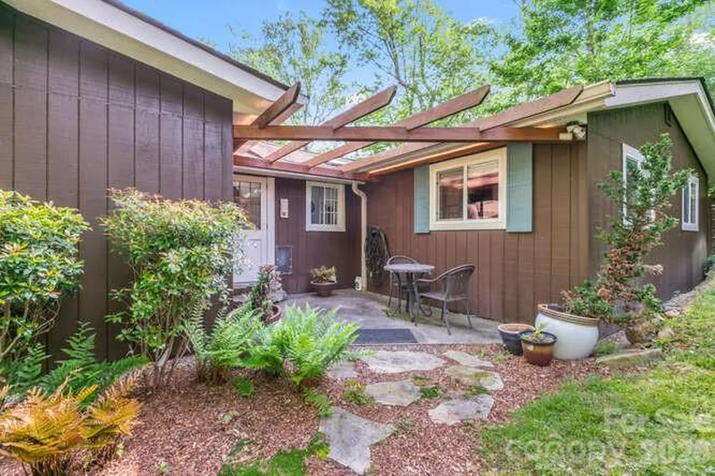 20 Deva Glen Road Asheville NC 28804
