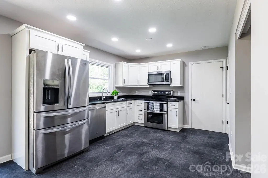 8 Hillview Road Asheville NC 28805