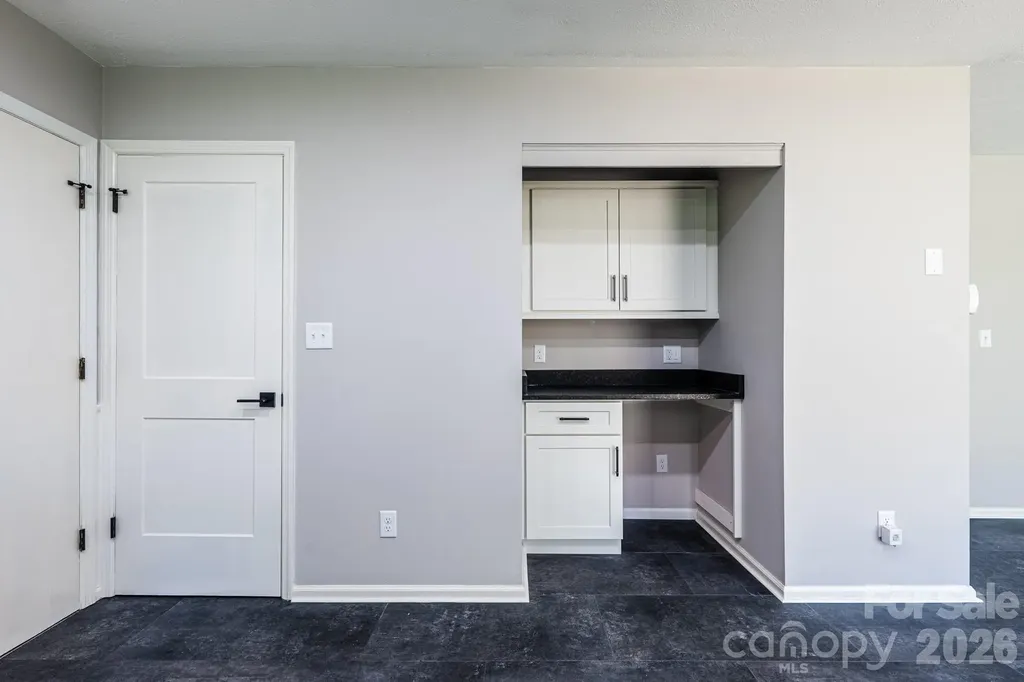 8 Hillview Road Asheville NC 28805