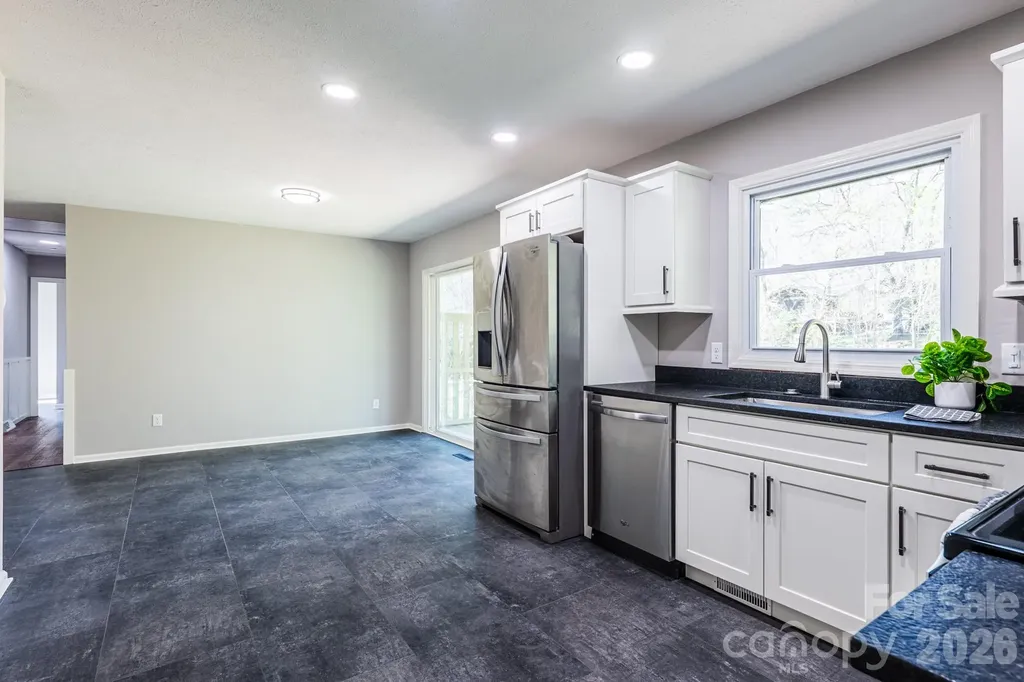 8 Hillview Road Asheville NC 28805