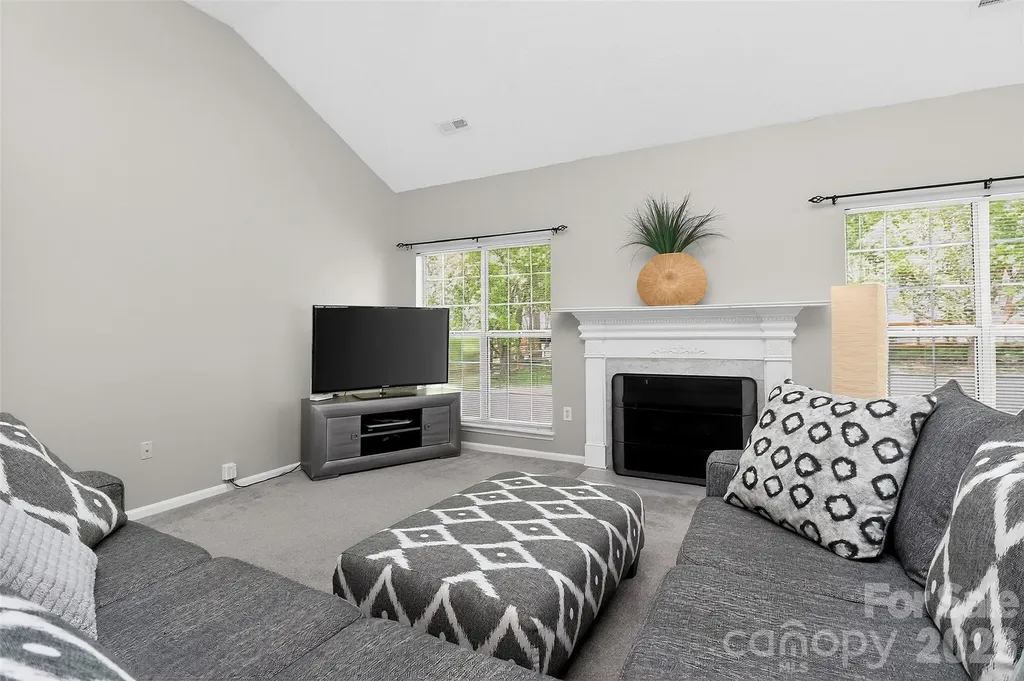 10631 Jardin Way Charlotte NC 28215