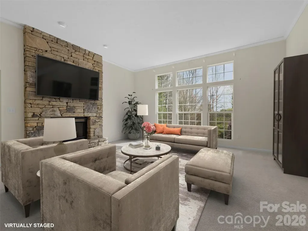 21 Old Applewood Lane Hendersonville NC 28739