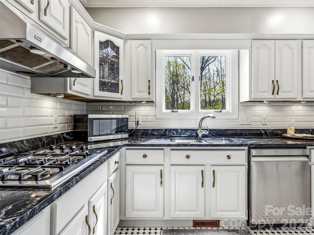 32 Franklin Farm Road Fletcher NC 28732