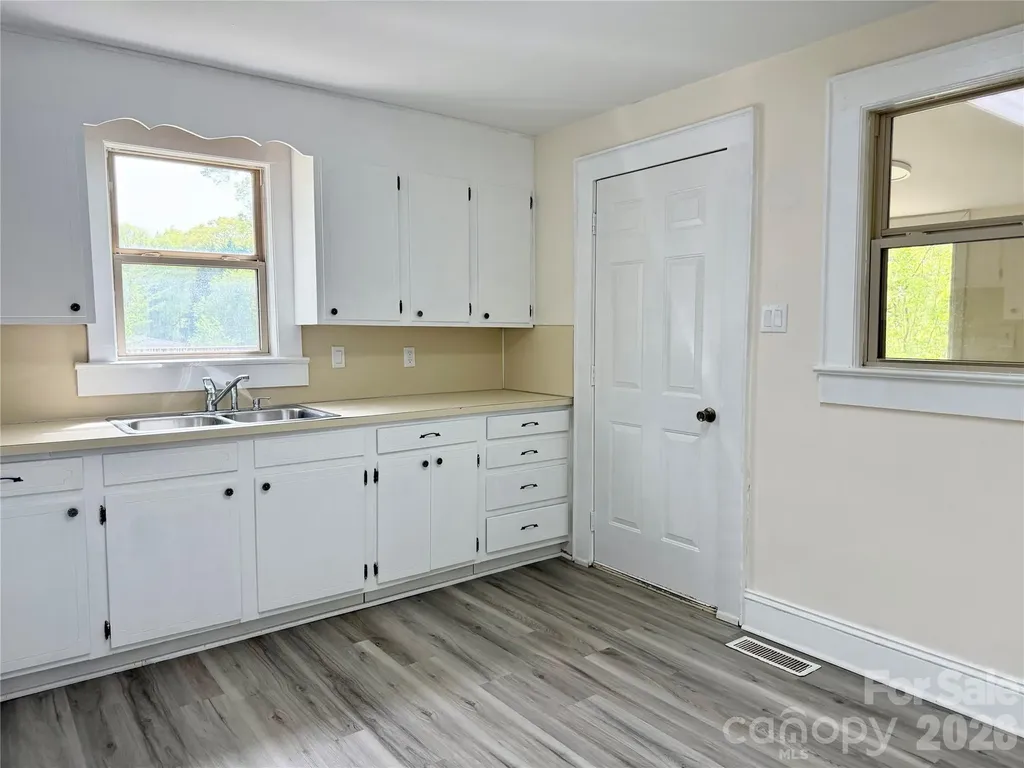 2025 28th Street NE Hickory NC 28601