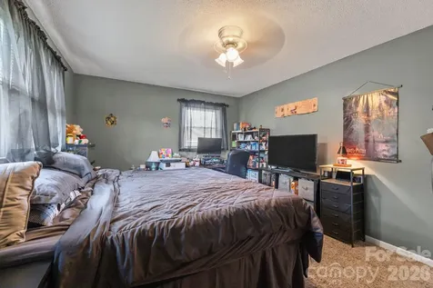 3942 Linwood Road Gastonia NC 28052