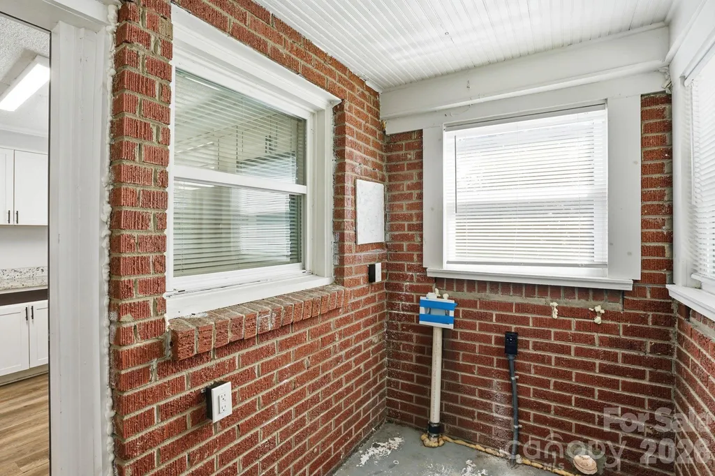 8825 Mcclure Circle Charlotte NC 28216