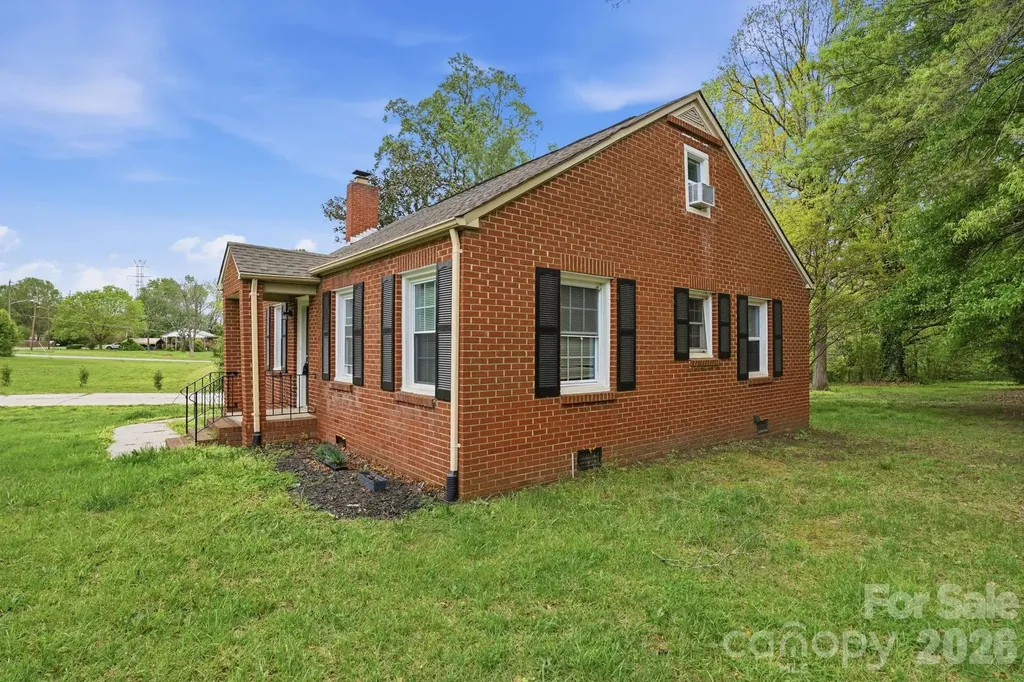 8825 Mcclure Circle Charlotte NC 28216
