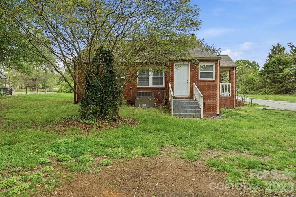 8825 Mcclure Circle Charlotte NC 28216