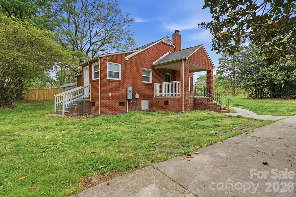 8825 Mcclure Circle Charlotte NC 28216