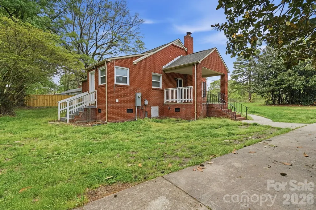 8825 Mcclure Circle Charlotte NC 28216