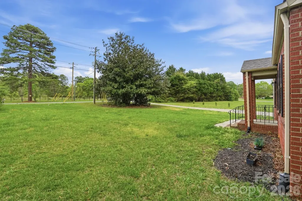 8825 Mcclure Circle Charlotte NC 28216