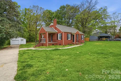 8825 Mcclure Circle Charlotte NC 28216