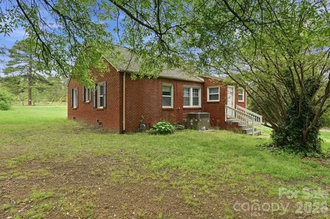 8825 Mcclure Circle Charlotte NC 28216