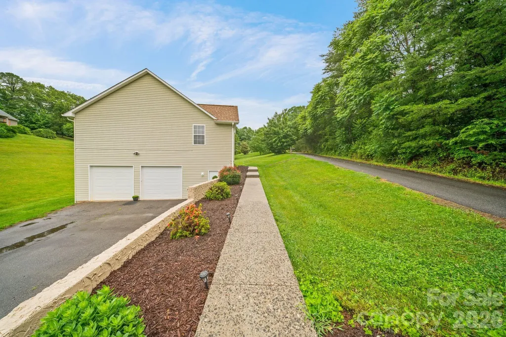 77 Sherry Lane Leicester NC 28748