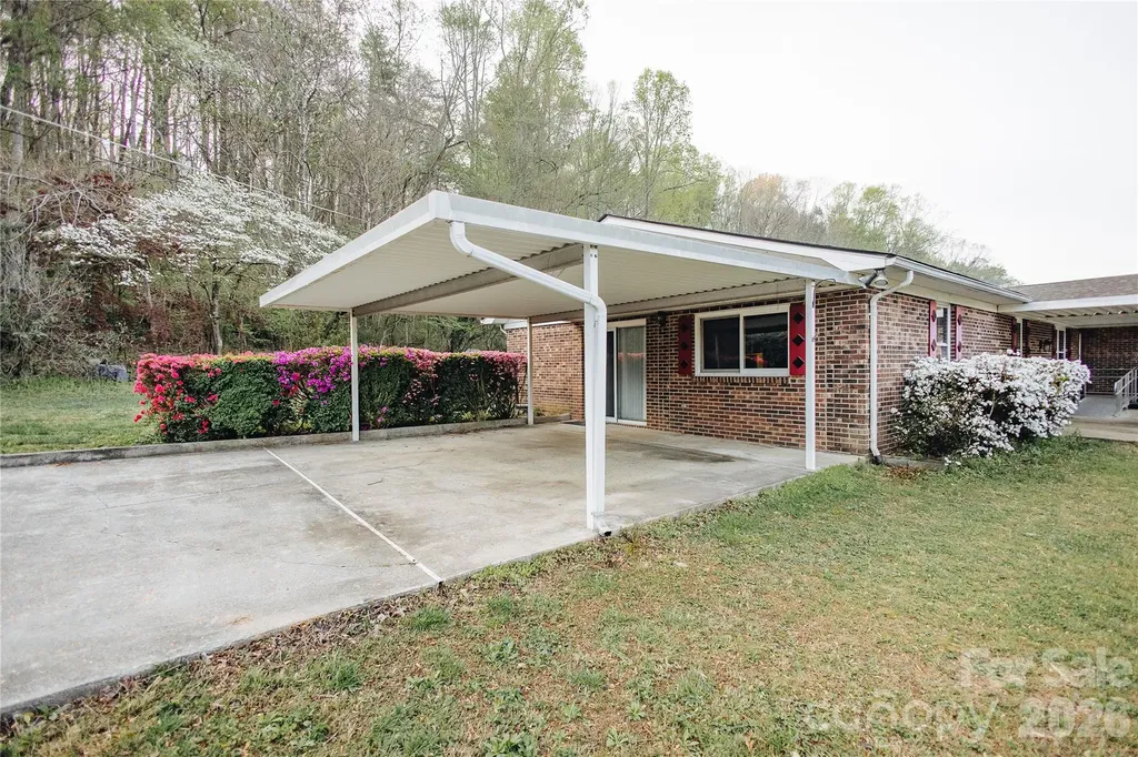 205 Bond Street Marion NC 28752