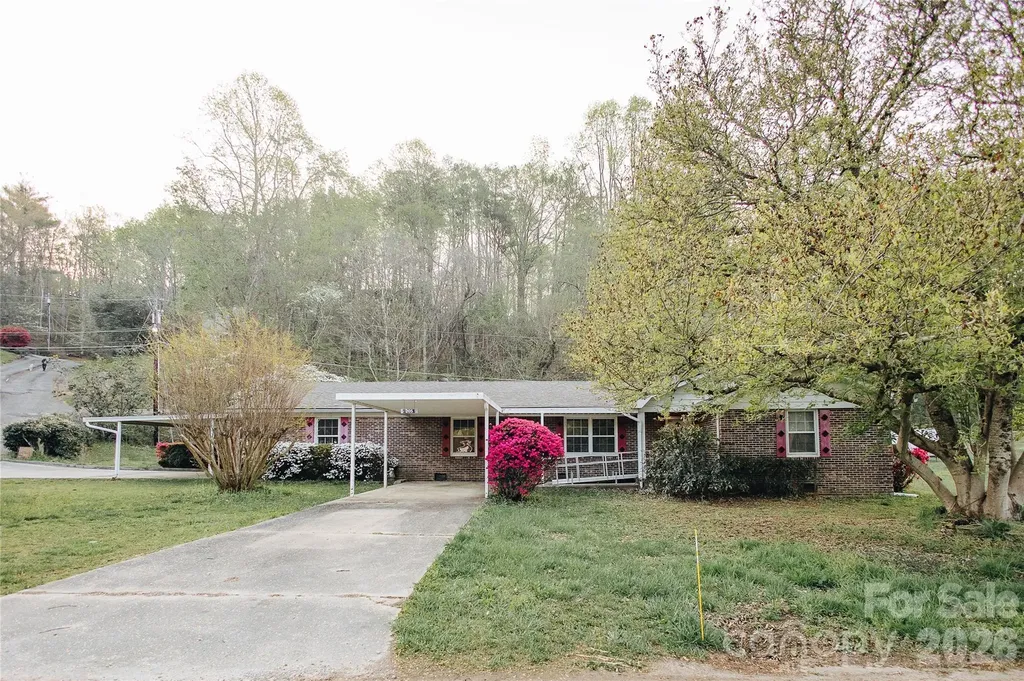 205 Bond Street Marion NC 28752