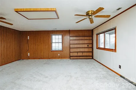 205 Bond Street Marion NC 28752